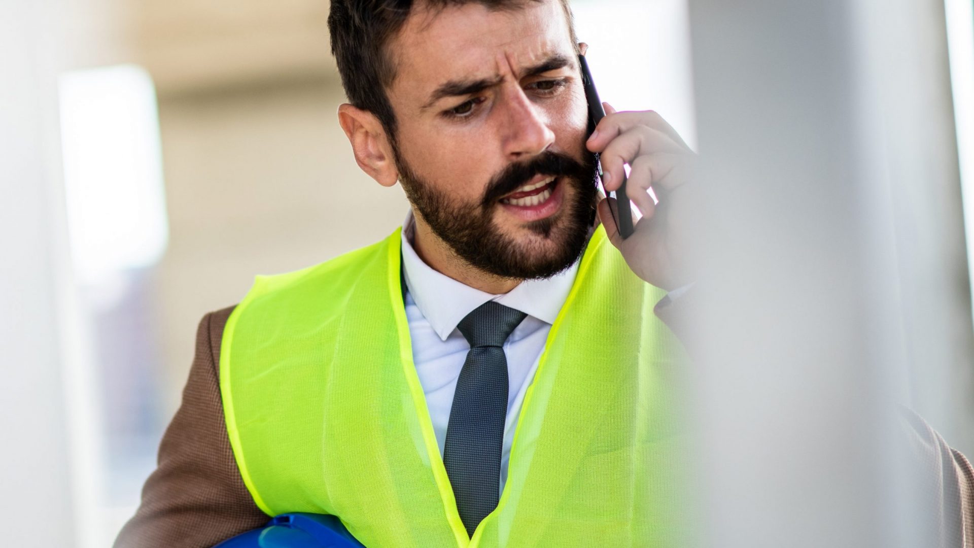 A construction engineer is speaking with his colleague on the phone about problems at the construction site and possible solutions.